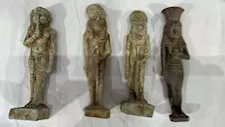 بالصور- تماثيل وعملات وخواتم أثرية ضمن 521 قطعة مضبوطة في المنيا 