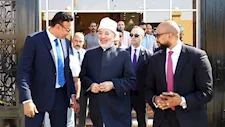المفتي يؤدي صلاة الجمعة بالسويس ويتفقد فرع الدار بالمحافظة استعدادًا لافتتاحه