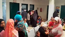 بالصور- الكشف على 363 حالة في قافلة طبية بقرية الآمال بأسوان