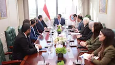 وزير الصحة يبحث مع ميدترونيك تعزيز التعاون في الجراحات الروبوتية