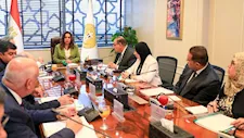 منال عوض: دعم مشروعات التكيف والطاقة الشمسية والصناعة الخضراء