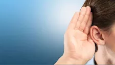 لماذا تسمع اسمك وكأن شخصا يناديك رغم عدم وجود أحد حولك؟