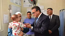 وزير الصحة يطلق حملة التطعيم ضد الحصبة والحصبة الألمانية من مدرسة بالعبور