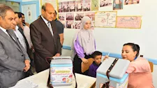 بالصور- محافظ أسيوط يتابع حملة التطعيم ضد الحصبة بساحل سليم