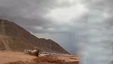 انجراف سيارة نقل في سيل جارف بوادي وتير بجنوب سيناء -صور