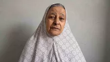 مأساة الحاجة رسمية في البحيرة: "عيالي رموني في الشارع بعد ما ربيتهم"   