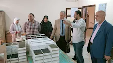 بالصور- وكيل تعليم أسيوط يتابع تسليم التابلت وبرامج علاج الطلاب الضعاف
