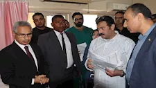 محافظ بني سويف يزور مصابي حادث "تصادم الطريق الشرقي القديم" بالمستشفيات -صور