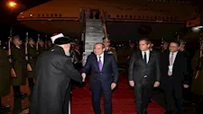 السيسي يصل إلى بودابست في مستهل زيارة رسمية إلى المجر