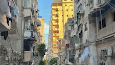 الثاني خلال يومين.. ميل عقار من 13 طابقًا في الإسكندرية وقرار بإخلائه (صور)