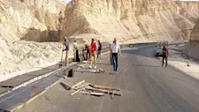 سقوط عمود إنارة على طريق وادي تال بمدينة أبوزنيمة فى جنوب سيناء 