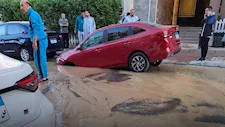 سقوط سيارة داخل هبوط أرضي مفاجئ بمنطقة دار مصر في العبور