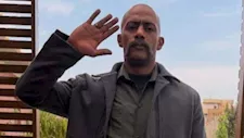  صورة- محمد رمضان مع إسعاد يونس في كواليس "عشماوي" ويعلق: "أمي صاحبة السعادة"