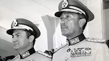 علاء مبارك ينشر فيديو لتكريم والده من الرئيس السادات بعد انتصارات أكتوبر
