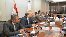 وزير الصناعة يبحث مع نظيره الجنوب إفريقي سبل تحقيق التكامل الصناعي بين البلدين
