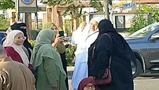 أهالي أسوان يودعون فوج معتمرين بالزغاريد والأغاني الدينية- فيديو وصور 