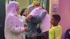بعد 151 يومًا من الاختطاف.. الإسكندرية تستقبل البحار المصري المُحرر "أدهم"-
