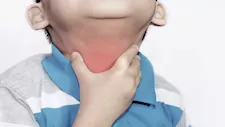 ما هو الاختناق الحنجري؟.. أستاذ أمراض الصدر يوضح علامات الإصابة