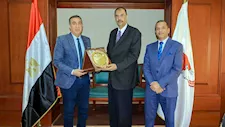 محافظ سوهاج يستقبل رئيس الخدمات البيطرية لمتابعة جاهزية مركز التلقيح الصناعي