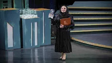 سلاف فواخرجي تفوز بجائزة أفضل ممثلة في مهرجان "فجر السينمائي"