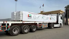 وكالة الإمارات للمساعدات الدولية تدفع بـ20 شاحنة غذائية إلى قطاع غزة عبر معبر كرم أبو سالم