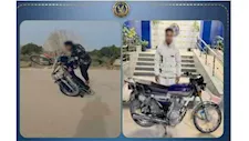 قائد دراجة نارية بالفيوم يعرض حياة المواطنين للخطر بحركات استعراضية
