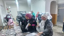 "مطبخ المصرية" بسوهاج.. إعداد 380 وجبة إفطار يومياً للأسر الأولى بالرعاية 