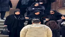 انهيار زينة وظهورها بالحجاب وطارق لطفي أبرز الحضور.. لقطات من جنازة شقيق
