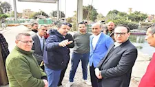 بالصور– محافظ أسيوط يتابع تطوير كوبري الحواتكة ويوجه بسرعة الإنجاز