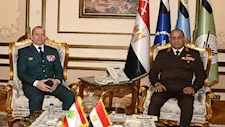 وزير الدفاع يلتقي قائد الجيش اللبناني لبحث تعزيز التعاون العسكري