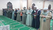 "صفوف كاملة العدد".. صلاة التراويح بمسجد البوالغ وآل رضوان بسوهاج -فيديو