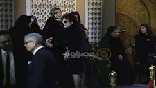 لبلبة وعمرو يوسف وأروى جودة يواسون الفنانة مي عمر في عزاء والدها