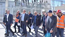 وزير الكهرباء ومحافظ الإسكندرية يشهدان إطلاق التيار الكهربائي بمحطة برج العرب -صور
