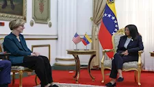 رئيسة فنزويلا تلتقي القائمة بأعمال السفارة الأمريكية في كاراكاس