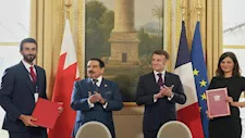 عاهل البحرين والرئيس الفرنسي يشهدان التوقيع على اتفاق دفاعي مشترك