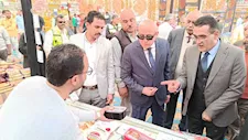 محافظ الأقصر يفتتح معرض "أهلاً رمضان" أمام محطة قطار العاصمة (صور)