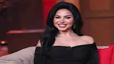 نسرين أمين بجمبسوت أنيق يبرز رشاقتها.. كيف نسقته؟