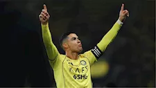 "علامة النصر".. أول رد فعل من رونالدو بعد انتهاء أزمته (صورة)