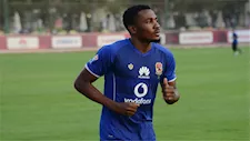"التجربة الخامسة بعد الأحمر".. لاعب الأهلي السابق ينتقل إلى فريق الكرامة