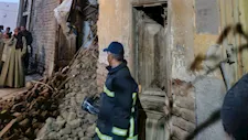 مصرع سيدة في انهيار منزل قديم مكوّن من 3 طوابق بأسيوط
