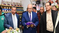 محافظ الفيوم يقود حملة مفاجئة على أسواق سنورس لضبط الأسعار ومنع الاحتكار