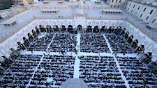 بيت الزكاة والصدقات ينظم إفطار عالمي في الأزهر الشريف  -(صور) 