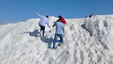 هل يحسن المشي على الملح جودة النوم ويخفف التوتر؟