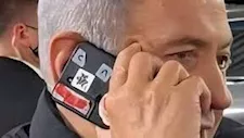 لماذا يغطي بنيامين نتنياهو كاميرا هاتفه بشريط لاصق مقاوم للعبث؟