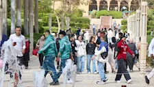 صور.. إقبال كبير على حديقة الأزهر في أول أيام عيد الفطر