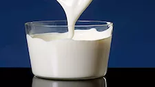 هل الحليب يفسد الصيام المتقطع؟ خبير يكشف تأثير المشروبات وتوقيت تناول الطعام