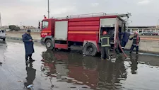 الداخلية تكثف جهودها بالسويس لمواجهة الأمطار الغزيرة|(صور)