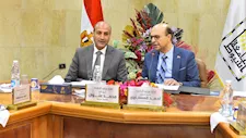 محافظ أسيوط يشارك في اجتماع مجلس الجامعة ويؤكد دعم التنمية (صور)