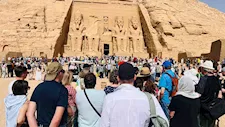 6 آلاف سائح يزورون معبد أبو سمبل في أسوان -صور