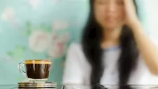 أبرزها انسحاب الكافيين.. تعرف على أعراض وطرق تجنب الصداع